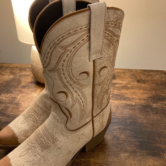 Sterling River Women’s Cowgirl Boots - Picture 15 of 16